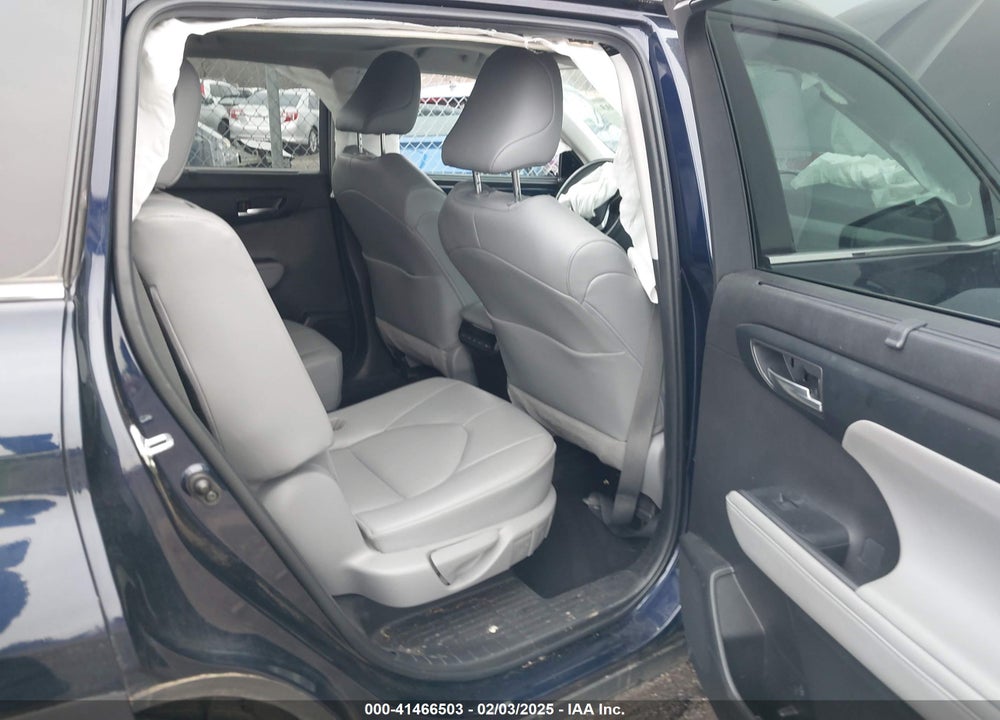 2022 TOYOTA HIGHLANDER XLE VIN: 5TDGZRBH8NS195510