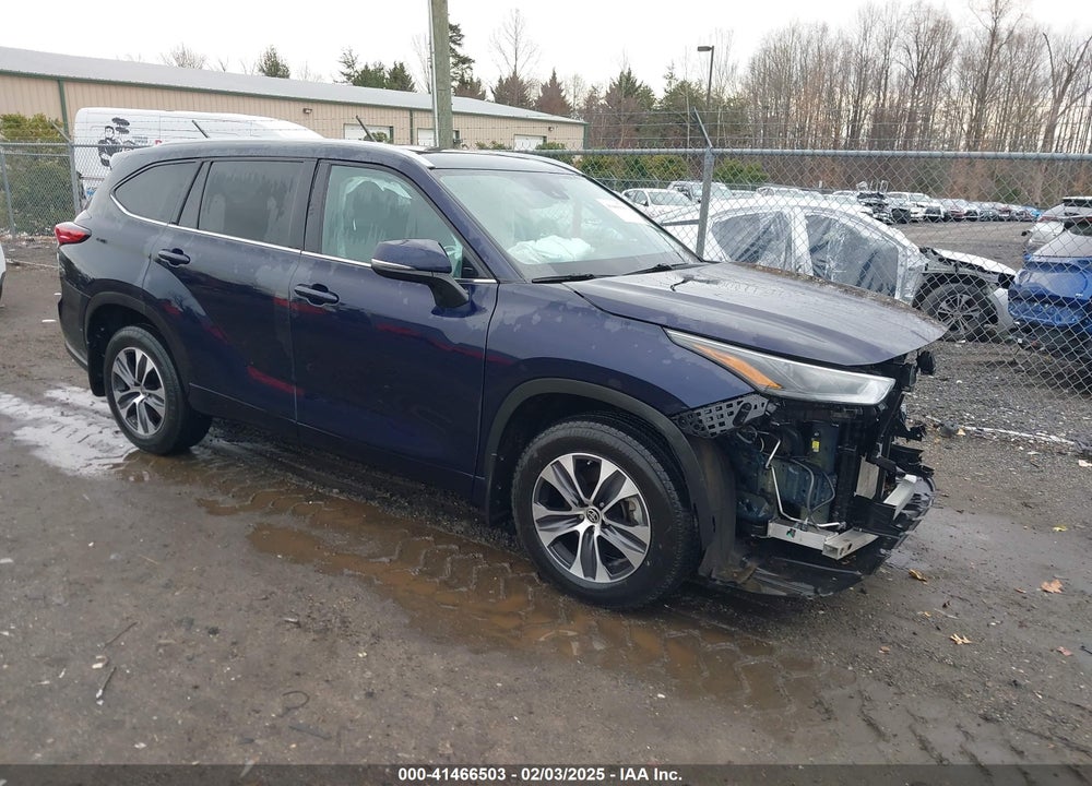 2022 TOYOTA HIGHLANDER XLE VIN: 5TDGZRBH8NS195510