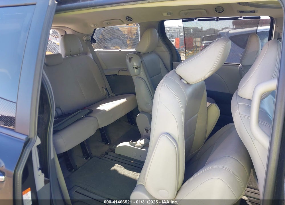 2015 TOYOTA SIENNA VIN: 5TDYK3DC8FS607028