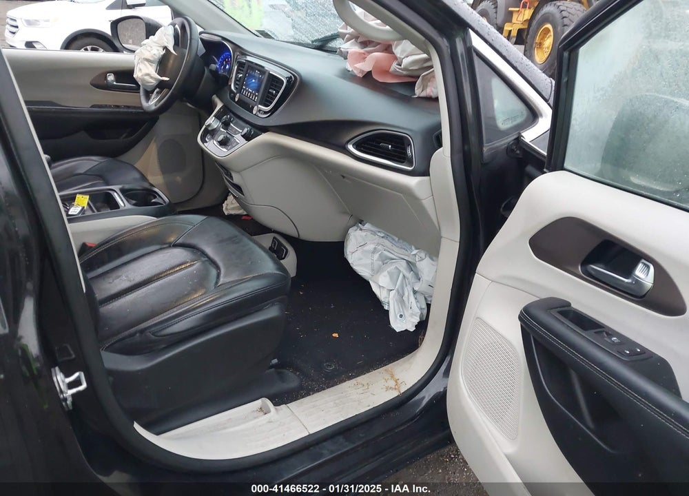 2020 CHRYSLER VOYAGER VIN: 2C4RC1DG2LR261801