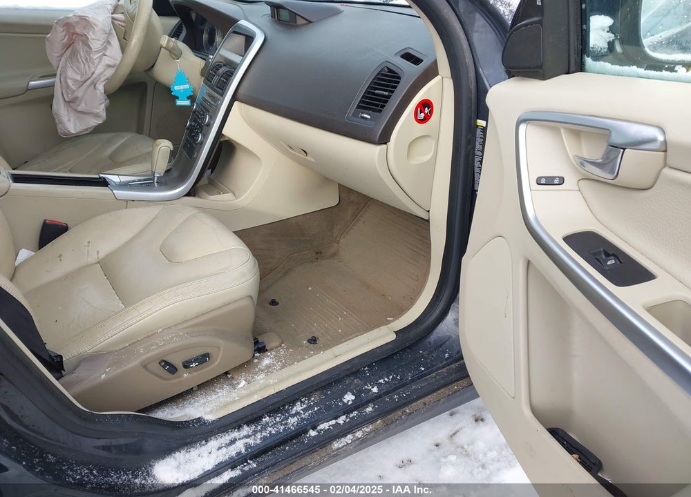 2010 VOLVO XC60 VIN: YV4960DZ8A2077166