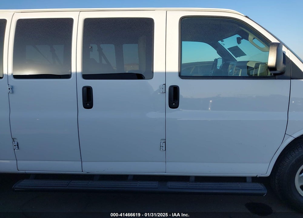 2020 CHEVROLET EXPRESS PASSENGER RWD 3500 EXTENDED WHEELBASE LT VIN: 1GAZGPFGXL1268223