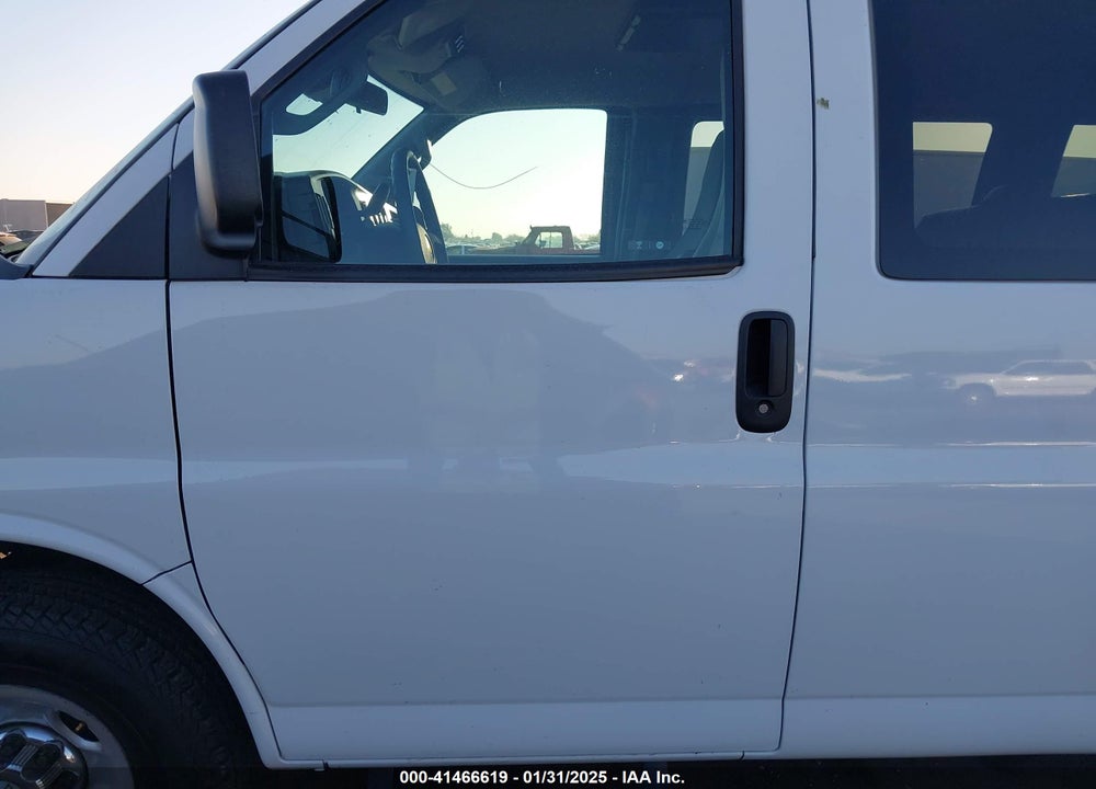 2020 CHEVROLET EXPRESS PASSENGER RWD 3500 EXTENDED WHEELBASE LT VIN: 1GAZGPFGXL1268223