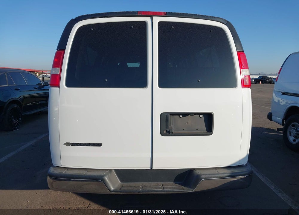 2020 CHEVROLET EXPRESS PASSENGER RWD 3500 EXTENDED WHEELBASE LT VIN: 1GAZGPFGXL1268223