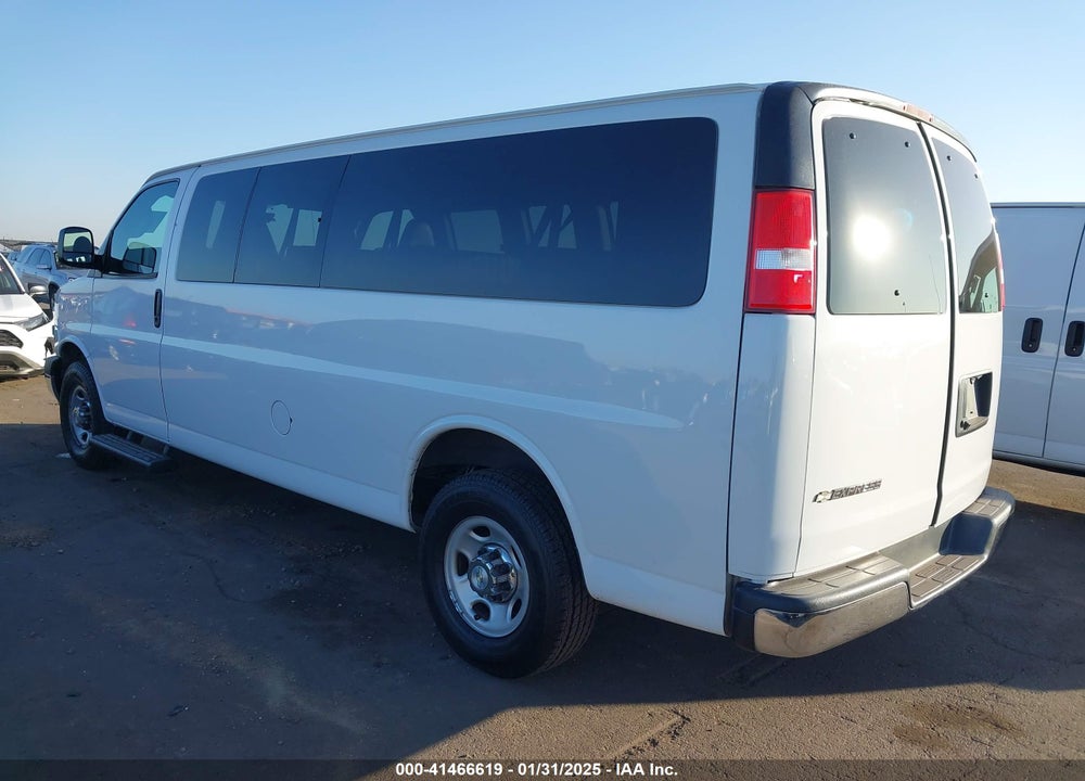 2020 CHEVROLET EXPRESS PASSENGER RWD 3500 EXTENDED WHEELBASE LT VIN: 1GAZGPFGXL1268223