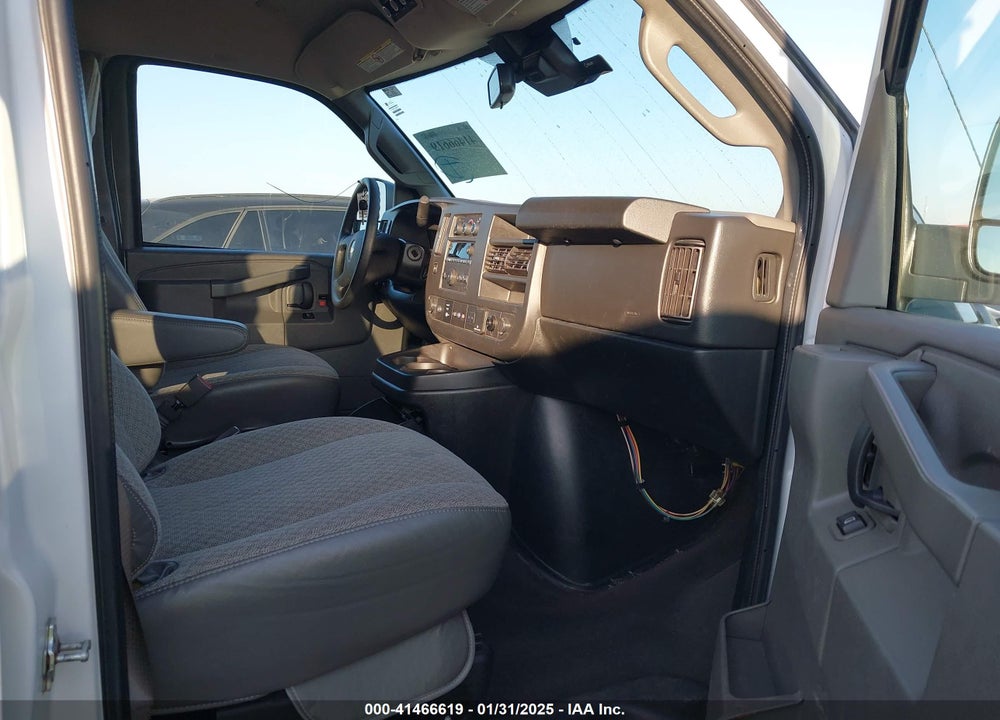 2020 CHEVROLET EXPRESS PASSENGER RWD 3500 EXTENDED WHEELBASE LT VIN: 1GAZGPFGXL1268223