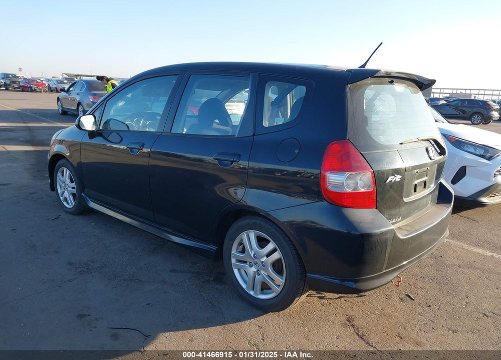 2007 HONDA FIT VIN: JHMGD38627S062557