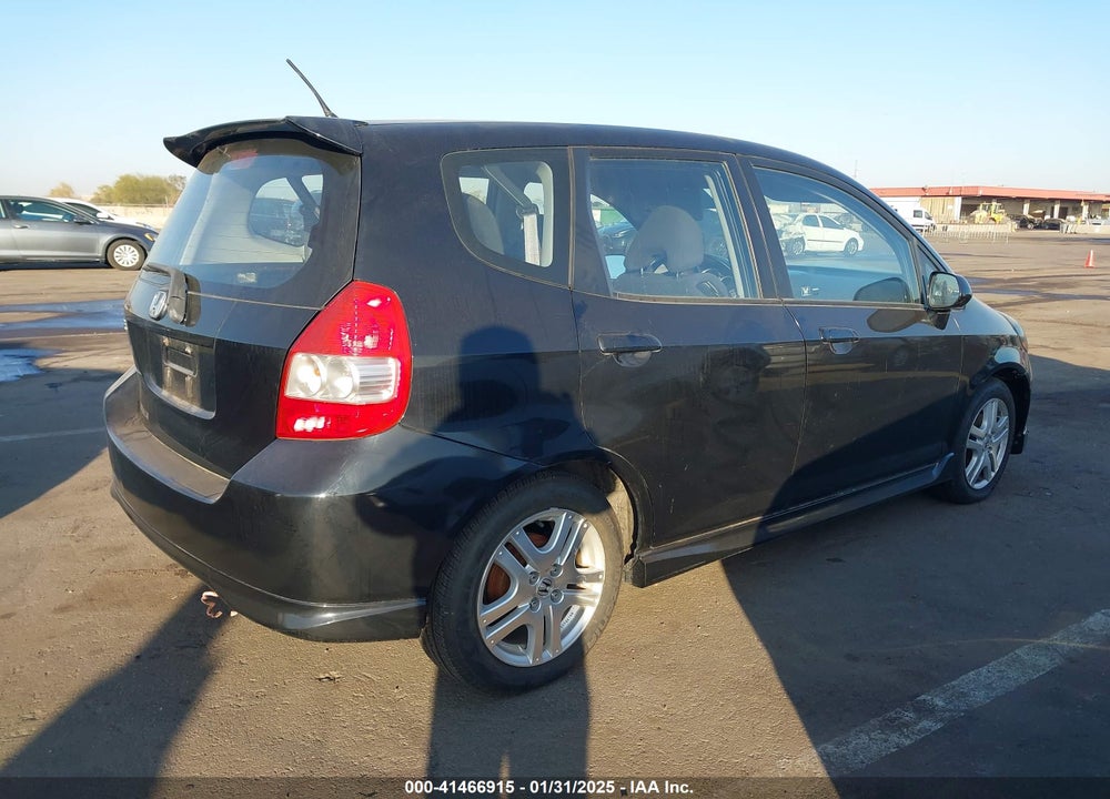 2007 HONDA FIT VIN: JHMGD38627S062557