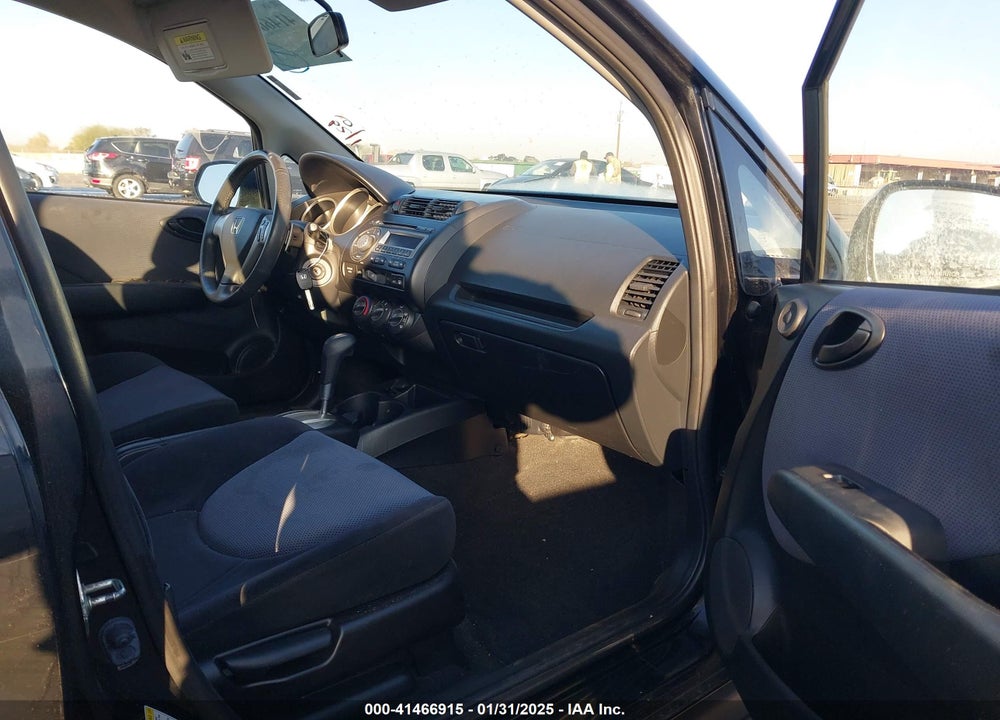2007 HONDA FIT VIN: JHMGD38627S062557
