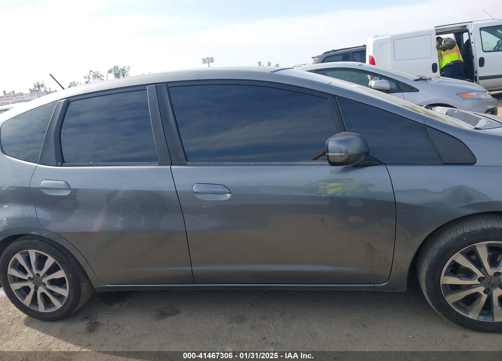 2013 HONDA FIT VIN: JHMGE8G37DC082987