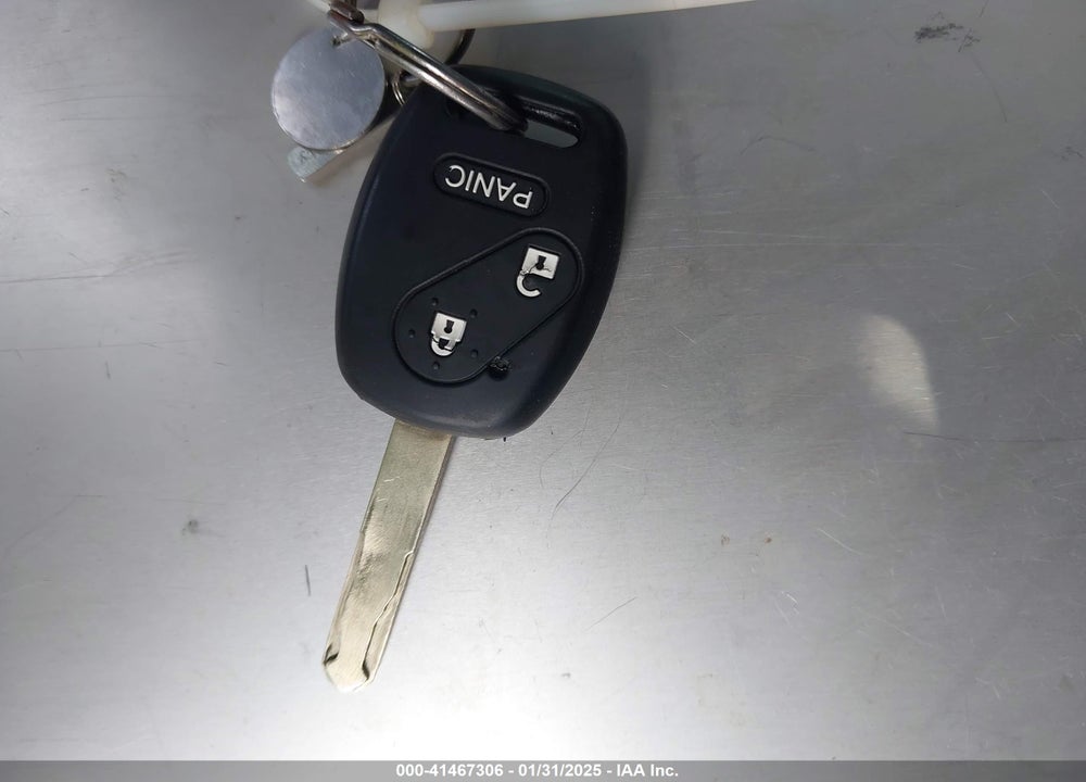 2013 HONDA FIT VIN: JHMGE8G37DC082987