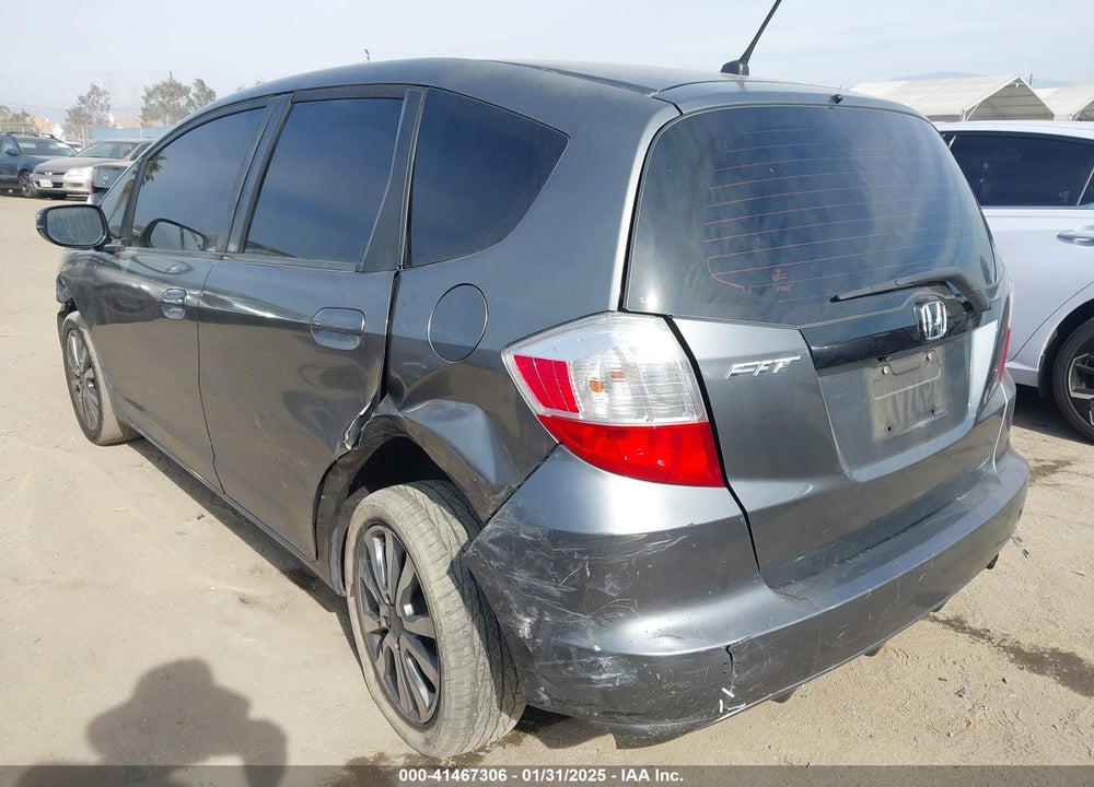 2013 HONDA FIT VIN: JHMGE8G37DC082987