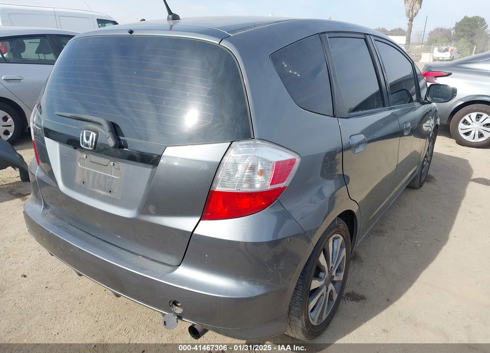 2013 HONDA FIT VIN: JHMGE8G37DC082987