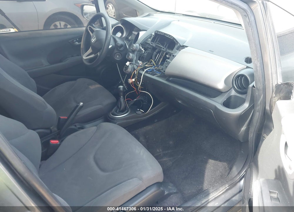 2013 HONDA FIT VIN: JHMGE8G37DC082987