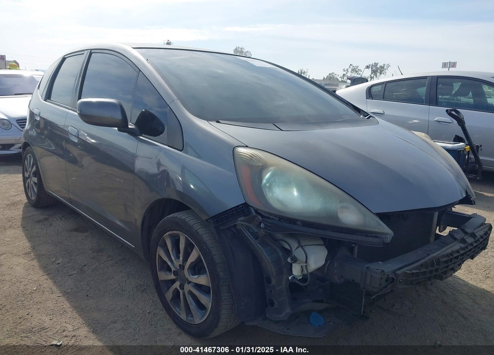 2013 HONDA FIT VIN: JHMGE8G37DC082987