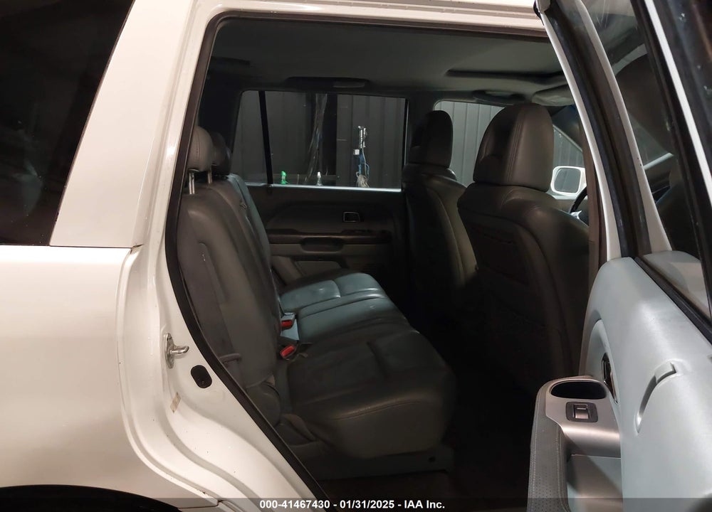 2005 HONDA PILOT EX-L VIN: 5FNYF18585B057899