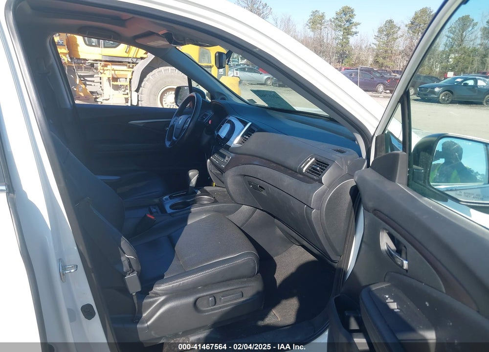 2019 HONDA RIDGELINE VIN: 5FPYK3F64KB008821