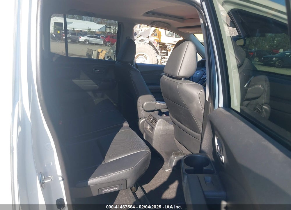 2019 HONDA RIDGELINE VIN: 5FPYK3F64KB008821