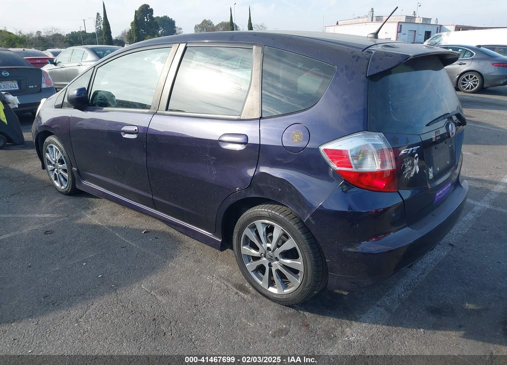 2010 HONDA FIT VIN: JHMGE8H42AC031528
