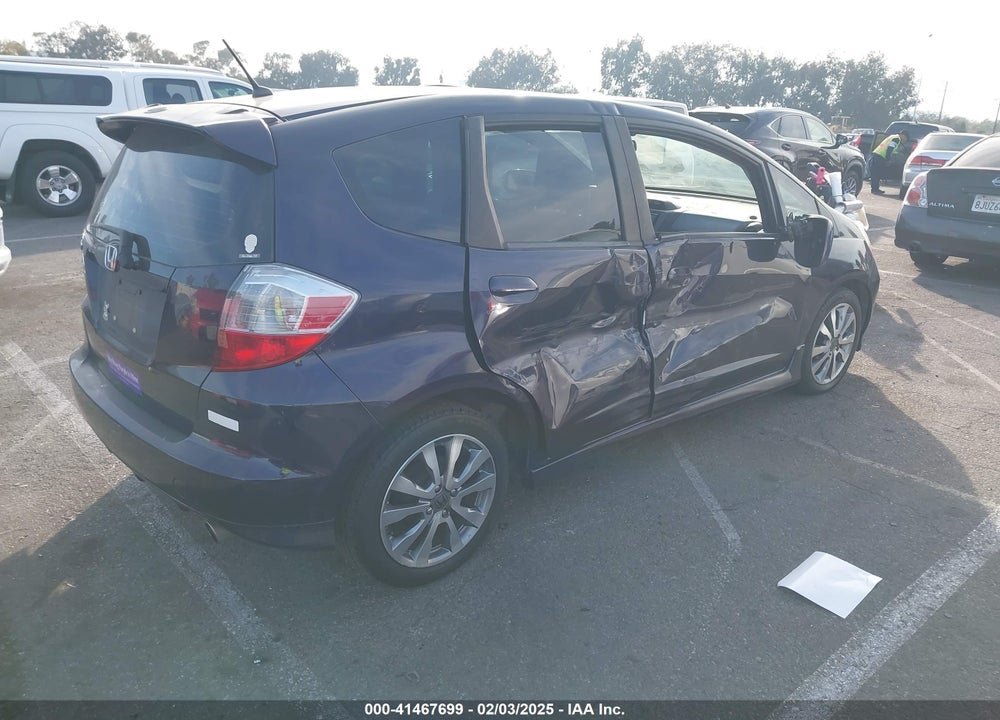 2010 HONDA FIT VIN: JHMGE8H42AC031528