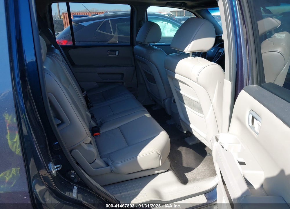 2011 HONDA PILOT VIN: 5FNYF3H57BB024450