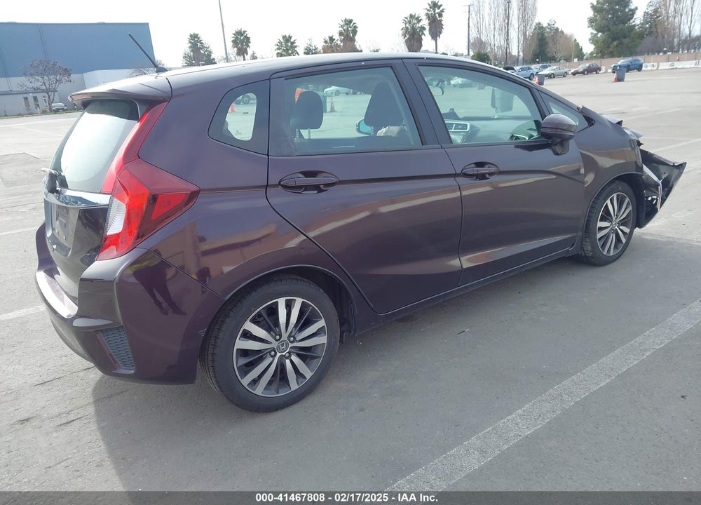 2015 HONDA FIT VIN: 3HGGK5H82FM743265