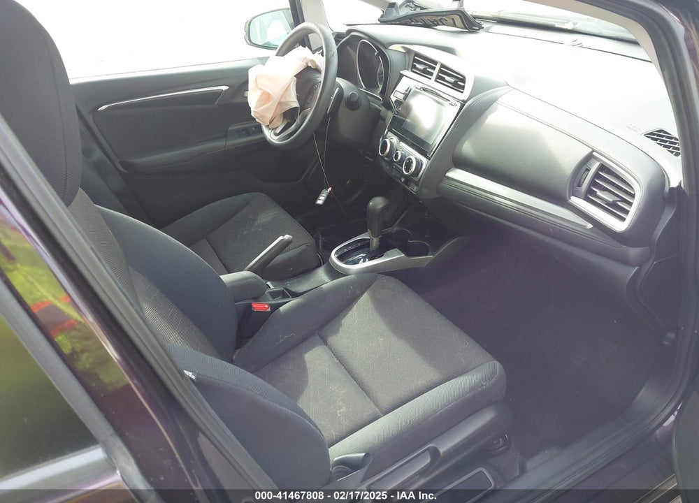 2015 HONDA FIT VIN: 3HGGK5H82FM743265