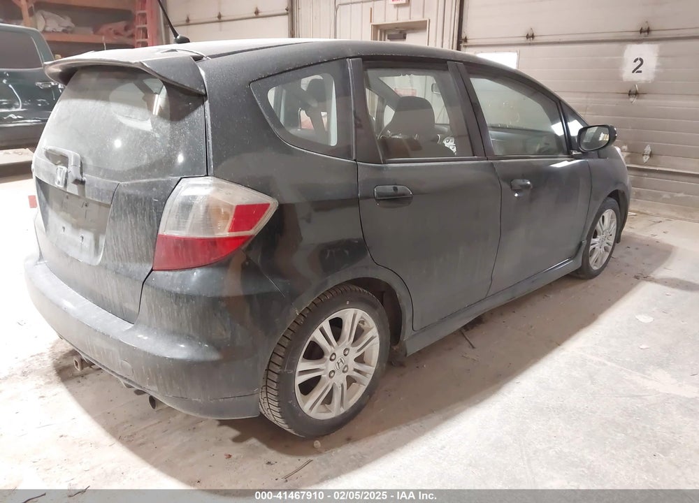 2009 HONDA FIT VIN: JHMGE874X9C002923