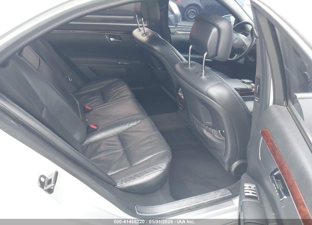 2007 MERCEDES-BENZ S 550 VIN: WDDNG71X27A122777