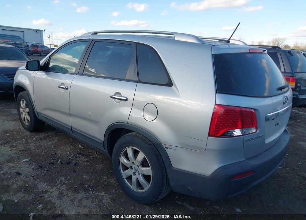 2013 KIA SORENTO LX VIN: 5XYKT3A6XDG417565