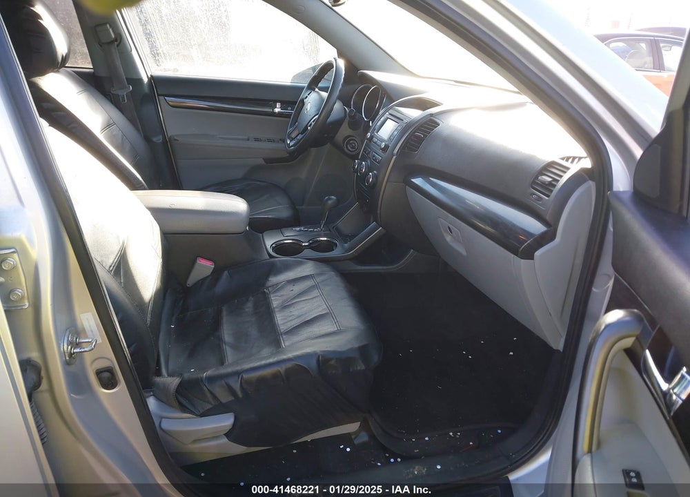 2013 KIA SORENTO LX VIN: 5XYKT3A6XDG417565