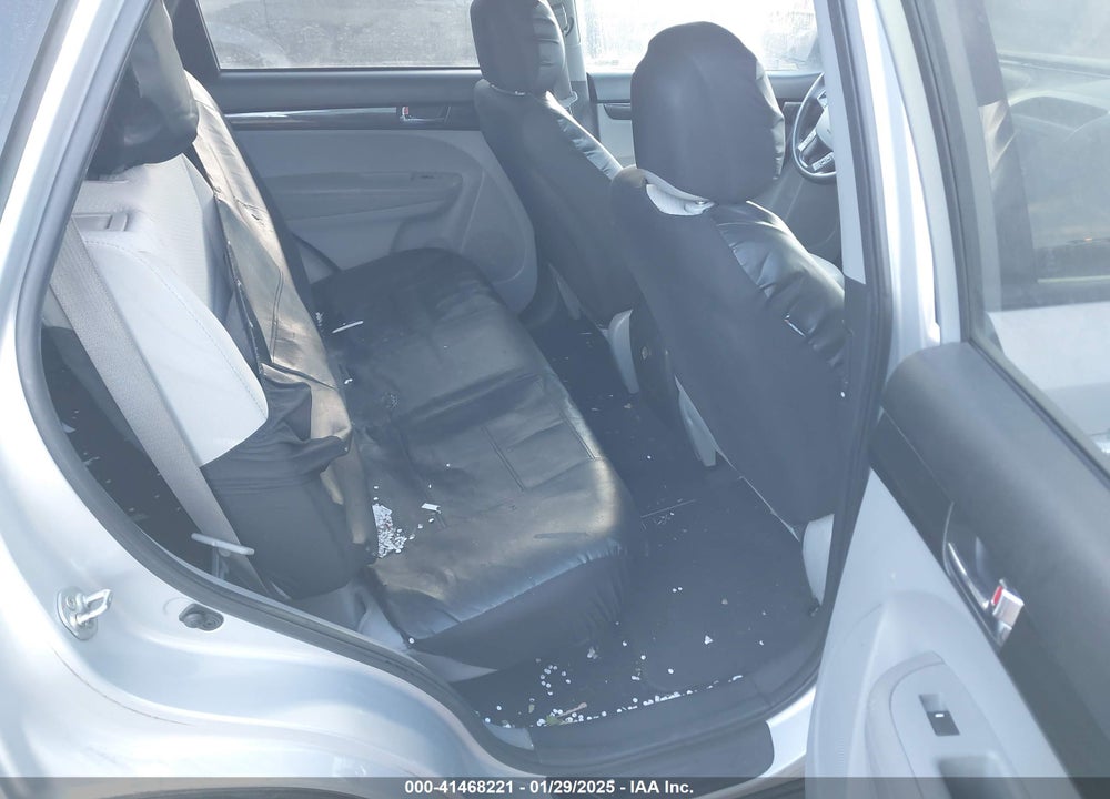 2013 KIA SORENTO LX VIN: 5XYKT3A6XDG417565