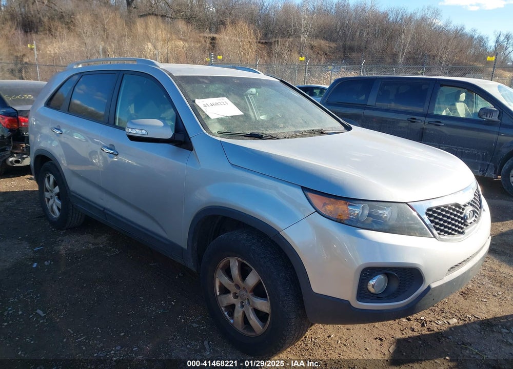 2013 KIA SORENTO LX VIN: 5XYKT3A6XDG417565