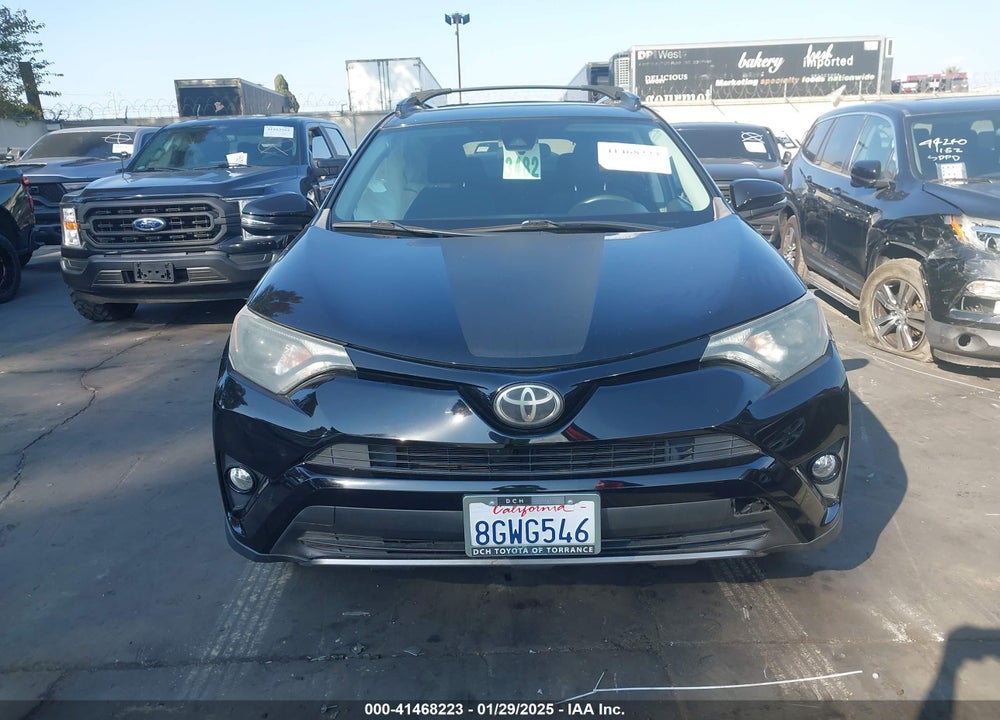 2018 TOYOTA RAV4 ADVENTURE/XLE VIN: 2T3RFREV0JW801121