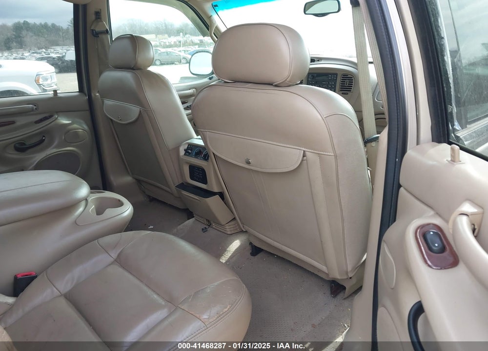 2002 LINCOLN NAVIGATOR VIN: 5LMFU28R62LJ01647