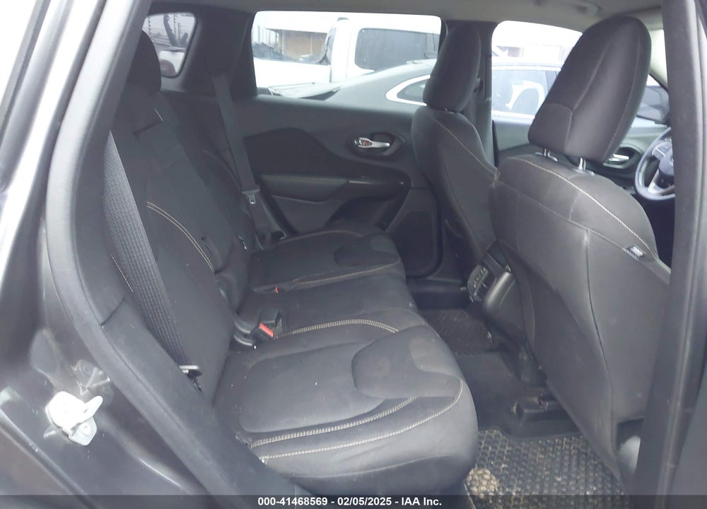 2015 JEEP CHEROKEE VIN: 1C4PJLCS7FW781048