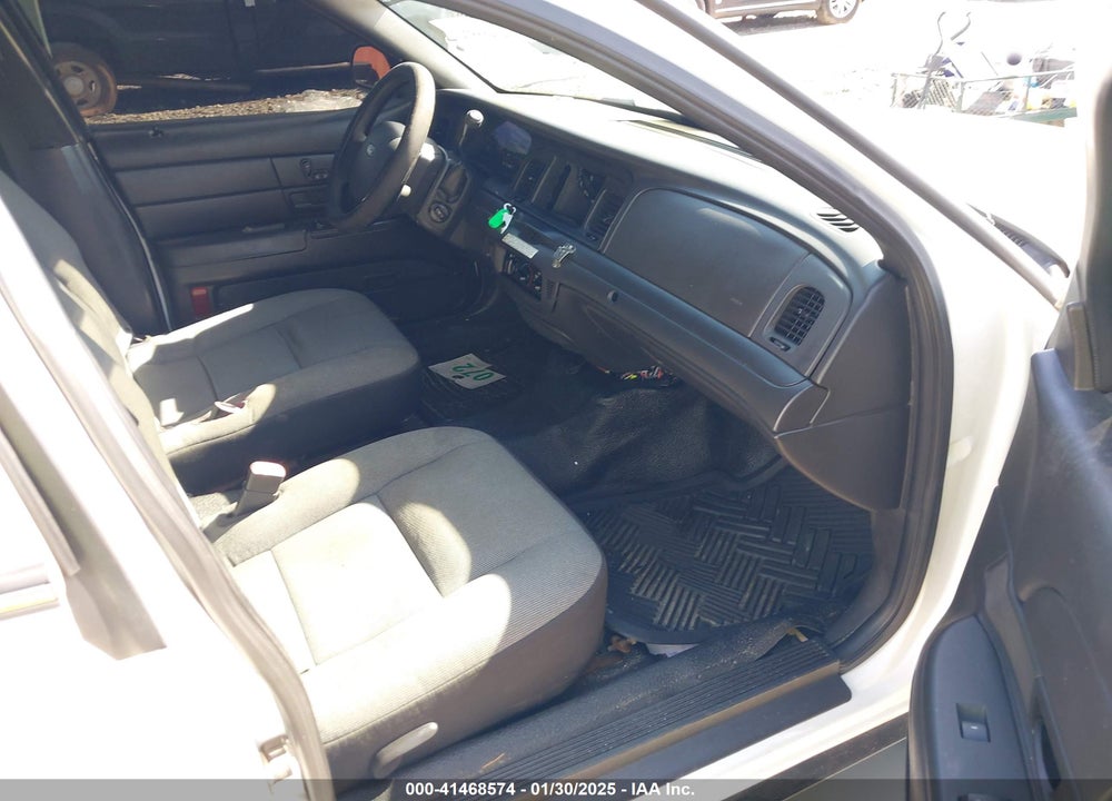 2011 FORD CROWN VICTORIA VIN: 2FABP7BV8BX128891
