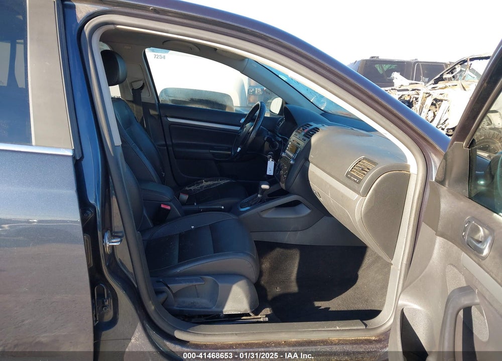 2008 VOLKSWAGEN JETTA VIN: 3VWRM71K48M178133