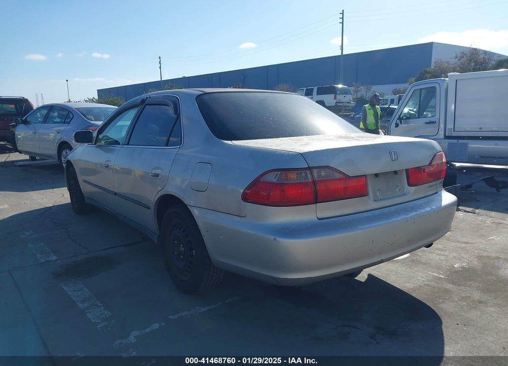 1998 HONDA ACCORD LX VIN: 1HGCG5640WA024254