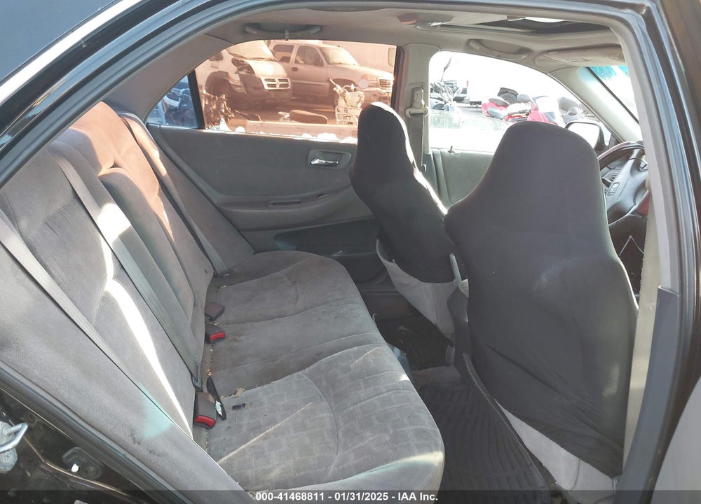 2001 HONDA ACCORD 2.3 EX VIN: JHMCG66821C004610