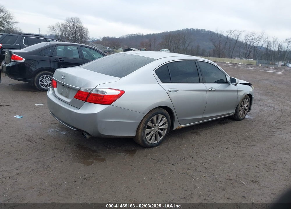 2015 HONDA ACCORD VIN: 1HGCR2F81FA154961