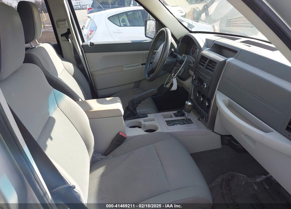 2008 JEEP LIBERTY VIN: 1J8GN28K48W178318