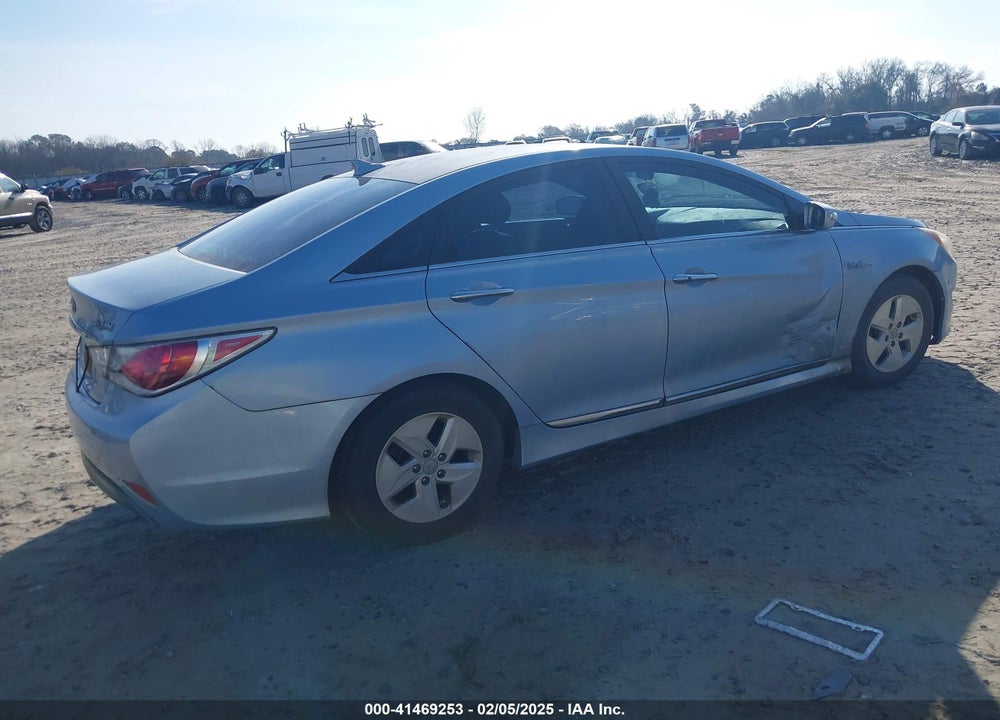2011 HYUNDAI SONATA VIN: KMHEC4A44BA005460