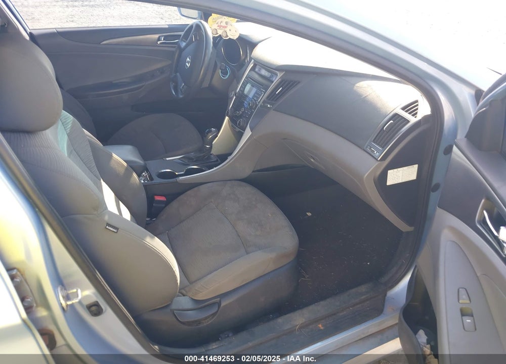 2011 HYUNDAI SONATA VIN: KMHEC4A44BA005460