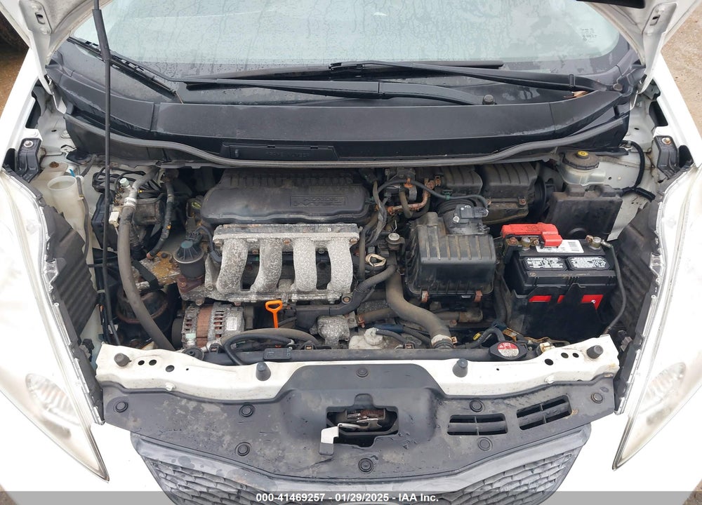 2011 HONDA FIT VIN: JHMGE8H56BC000938