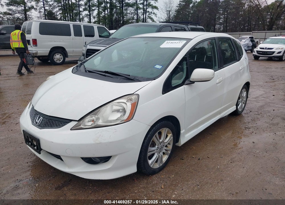2011 HONDA FIT VIN: JHMGE8H56BC000938