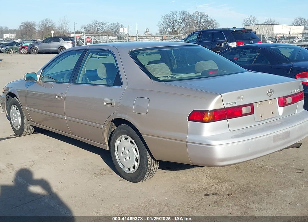 1998 TOYOTA CAMRY LE VIN: 4T1BG22K8WU207117
