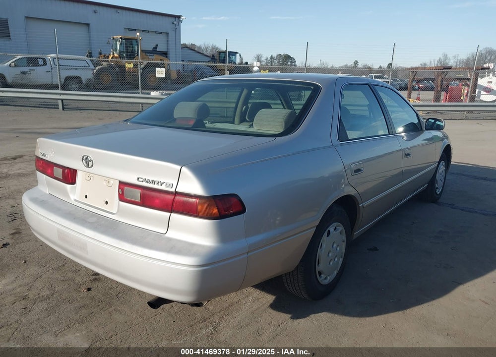 1998 TOYOTA CAMRY LE VIN: 4T1BG22K8WU207117