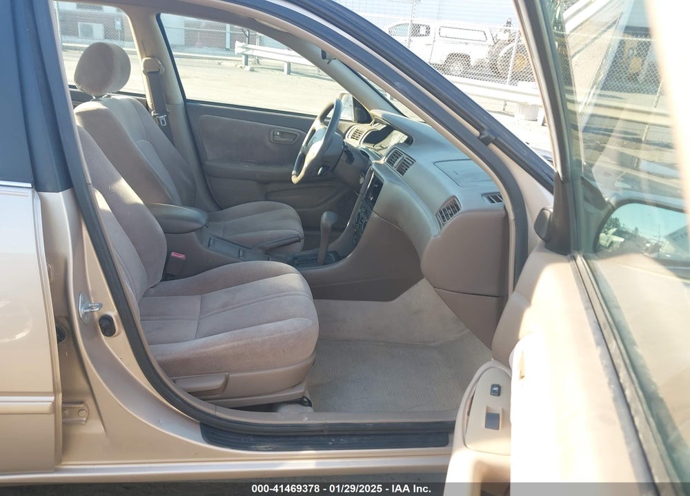 1998 TOYOTA CAMRY LE VIN: 4T1BG22K8WU207117