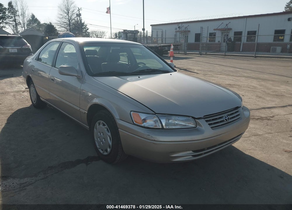 1998 TOYOTA CAMRY LE VIN: 4T1BG22K8WU207117
